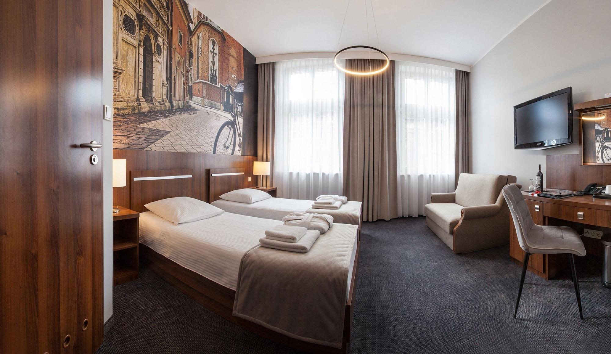 Downtown 3*